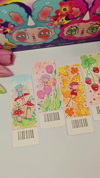 自制彩色植物小精灵书签分享来啦 郁金香小精灵踮着脚,把春天的温柔都踩进你路过的风里。
草莓小精灵蹦蹦跳跳,把甜甜的果肉,都酿成今天的小惊喜。#创作灵感 #手工 #手绘 #书签制作 #丙烯马克笔