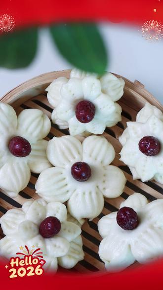 暄软香甜!自制新年吉祥蒸花卷,花开富贵年年有 #红枣馒头 #新年美食 #烘焙日常 #奥田集成灶