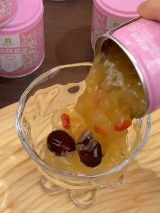 现在我每天都会来一罐这个即食的鲜炖银耳羹,营养又好喝,关键很方便,再也不用花几个小时在家熬了 #银耳羹 #零食推荐 #仙女都在喝什么