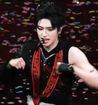 新音现场官宣荣耀之战#新年演唱会
#时代峰峻#TF家族三代#荣耀之战