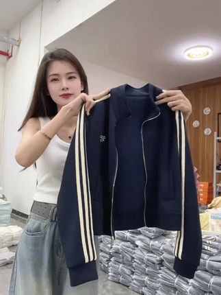 #谁穿谁好看 #休闲减龄穿搭 #宽松显瘦 #开衫外套 #早秋新潮季