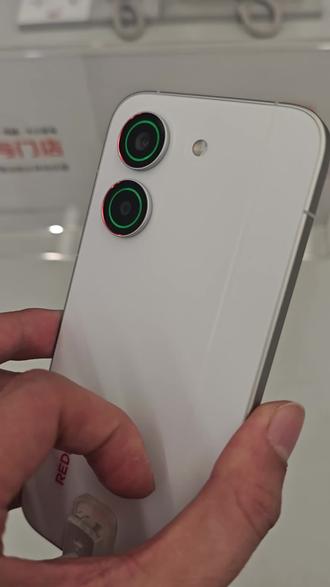 Turbo5和Turbo5max背部灯光设置,可以根据自己喜好设置,来电和消息会提醒,现在有国补购机更划算。
需要的可以来万和小米之家
#辉县 #小米之家 #小米手机 #Turbo5