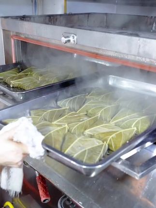 白糯玉米桐子叶苞谷粑粑你们吃了吗?#还记得它的味道吗?#太好吃了