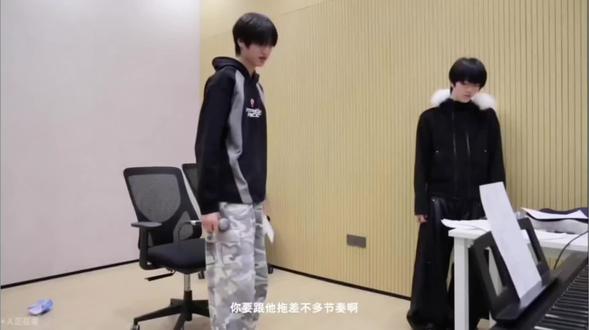 桂桂瑞瑞练习《太阳与地球》
#桂瑞#桂瑞小鸡#张桂源张函瑞