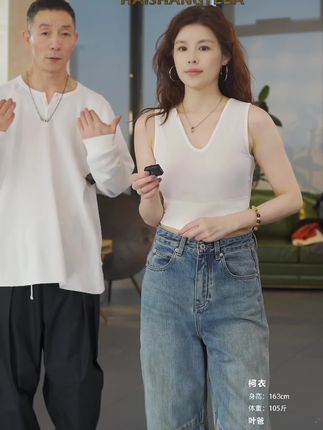 姐妹们!秋冬一定要买的胸垫背心,真的巨舒服,巨百搭,基础款,人手必备#胸垫背心 #打底背心 #秋冬穿搭 #气质穿搭 #时尚穿搭