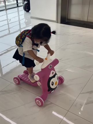 一周岁爷爷送的三合一#学步车 宝贝很喜欢,每天都要自己推着玩#童车 #滑板车 #抖音818发现好物节 #抖in宝贝计划