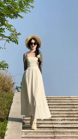 清冷感白月光三件套清仓破价,上身白月光氛围感整个白开水纯欲初恋~姐妹们快薅!#薅羊毛的快乐 #白月光套装 #显气色的淡颜韩系穿搭 #气质减龄穿搭 #自带春日元气的甜系穿搭 @上热门🔥🔥🔥 @DOU+小助手