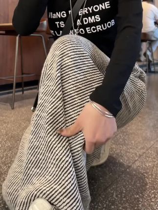拉夏贝尔窄版阔腿裤女早秋2024新款垂感黑白斜条纹休闲直筒运动裤#阔腿裤 #休闲裤 #好裤推荐