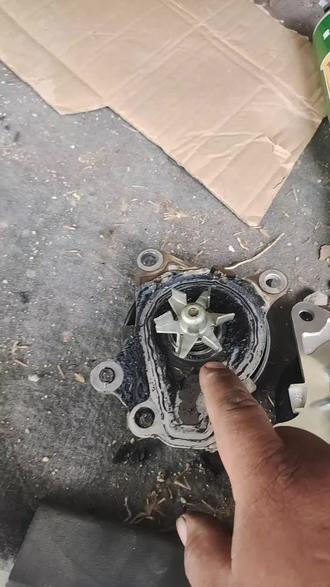 奇瑞QQ3更换水泵