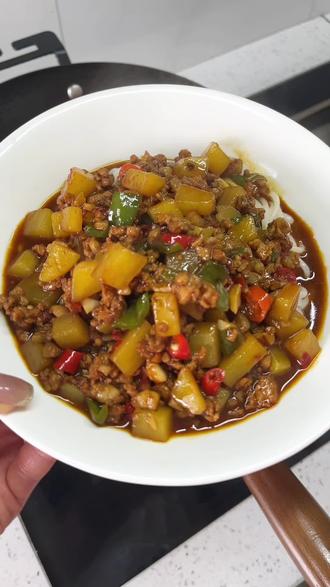 十分钟就能搞定的,肉末土豆拌面,香麻了!一个人也要好好吃饭#全职妈妈日常 #肉末土豆 #美食 #家常美食 #面条的n种吃法