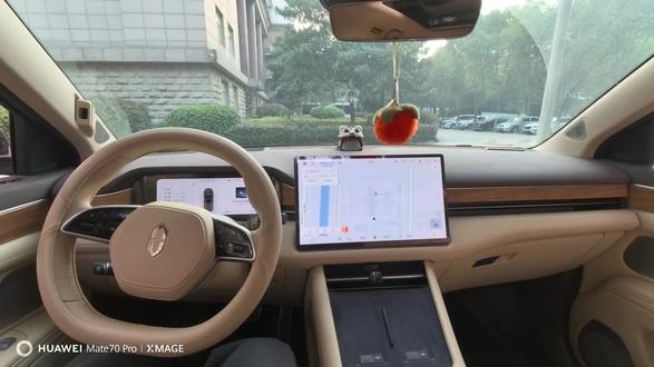 专属于问界m7的观影模式 我的24款m7也有观影模式了,一键按摩、空调打开,窗户、遮阳帘关闭,太强了。#问界M7 #问界隐藏技能大赏 #智享车生活 #鸿蒙智行连续三年亮相春晚 #鸿蒙智行春运安心加马