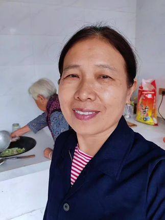 想想小时候常拉住妈妈的手 这双手虽然粗糙可是她最温柔…#拉住妈妈的手 #经典老歌#音乐#传承孝道#热门