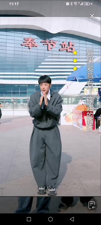 #方君
昨天那个叫郴州涛哥的小孩又来了,君不仅给他扫了钱又给他买了水和吃的,这一善举为你点赞,关爱残疾人赠人玫瑰手留余香,你的路会越走越宽,好样的!