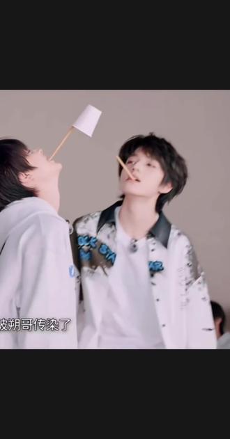 #超绝下颌线 这些动作跟谁学的不语了#王橹杰