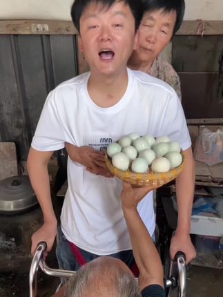 已经在谷底了,不管怎么走都是向上,越努力越幸运!#奇兵加油#梅氏咸鸭蛋