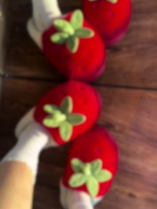 超大颗草莓🍓 #哎呦喂你鞋真好看 #抖音热搜 #极度舒适 #鞋控日常 #草莓