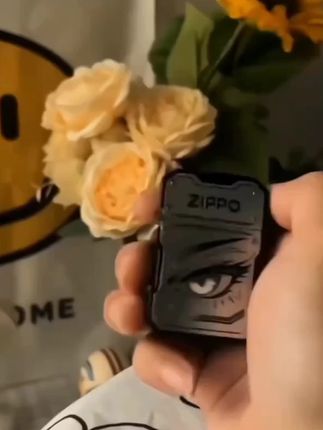 爱人的眼睛是笫八大洋,只希望每次点燃时能看到你爱我的眼#打火机 #zippo打火机 #一眼万年 #好物推荐🔥