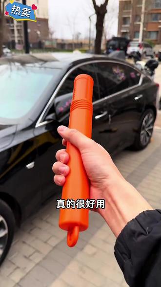 轮胎卡石子不仅会加速轮胎磨损 跑高速还有爆胎风险,车上备个 #轮胎清石钩 真的很好用! #清石钩 #汽车好物 #有车必备