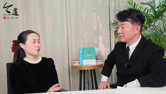 【子秋】人的情绪像一条河流,需要流动和疏导。快乐有人分享会加倍,痛苦有人分担会减半。当我们情绪崩溃时,一个拥抱或一句“我懂”带来的安慰,是任何理智劝解都无法替代的。情感链接是我们情绪天然的调节器。#孤独 #无缝衔接 #伴侣 #链接 #今道