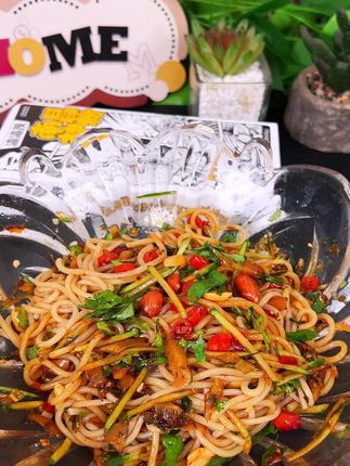 吃过无数回了,地道江西口味,口感香辣入味,太好吃了#南昌拌粉 #渣渣灰 #拌粉#速食美食 #嗦粉
