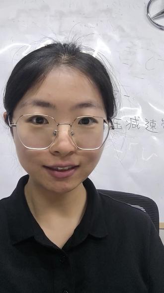 今天有位车主因为悬挂一边高一边低来检测车辆问题,那么我就说一说有关于悬架这方面的开车误区吧~
杜绝三种错误操作:高速冲减速带、单侧单轮碾过、斜着快速驶过。
🚗车辆正确通过减速带的方式(所有车型通用)
1. 提前减速:这是最关键的一步,低速通过能大幅削减冲击力。
2. 两轮同步压过:尽量让左右车轮同时接触减速带,保证底盘受力均衡。
#青岛奔驰专修 #青岛汽车维修 #开车技巧