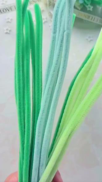 圣诞树挂件
#手工#圣诞树挂件 #扭扭棒