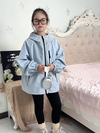 人生小满胜万全, 健康的儿女已经是上天最大的恩赐了, 人生不能既要还要 知足常乐才是人生最大的幸福#儿童冲锋外套 #女童外套秋季新款 #冲锋衣 #高品质童装 #生女儿就是用来打扮的