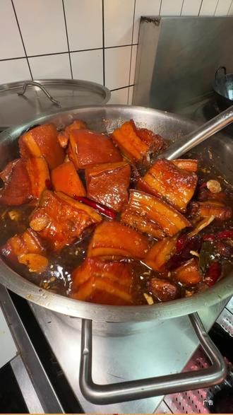 南小街9.9就能吃个石家庄特色牛肉板面套餐,板面+卤味,还有点吃的东坡肉甏肉干饭#石家庄美食 #好吃不贵经济实惠 #板面 #南小街美食