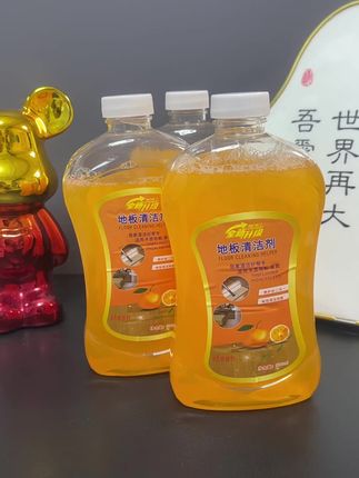 ✨全新升级的地板清洁剂,简直是居家清洁的宝藏助手!  🍊清新橙香,木质地板、家具都适用,清洁养护二合一,轻松还你洁净亮堂的家~ 有了它,地板清洁再也不是难题啦!#好物分享 #每日分享 #超便宜超划算 #地板清洁液 #自用好物分享