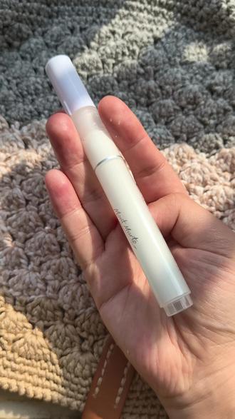很多粉丝问的高光笔,就是这个哦!画翻翻乐的时候常用的,我的最爱,画可爱食物简笔画更加离不开高光笔哦!#丙烯马克笔 #丙烯马克笔绘画 ##画画 #儿童简笔画 #高光笔