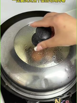 早餐吃腻了豆浆油条的,,快尝尝这个墨西哥鸡肉卷,劲道的饼皮包裹着满满的鸡肉块,吃起来鲜香嫩滑,真的好好吃,家里大人孩子都爱吃!!#皇家小虎鸡肉卷 #鸡肉卷#墨西哥鸡肉卷 #早餐吃什么 #妈呀太香了!!!!!