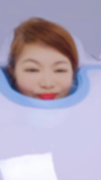 - 行气温中、开胃止痛
- 归经:脾、胃、心、肺;味辛、性温
- 主治:寒凝气滞、胸膈不舒、胸痹心痛、脘腹冷痛、呕吐食少
🧘 檀香熏蒸的功效🍎🌹
- 安神助眠、舒缓情绪:香气镇静,缓解焦虑、助眠,提升专注力
- 抗菌消炎:抑制常见致病菌,辅助改善皮肤炎症、口腔溃疡
- 护肤养颜:收敛毛孔、改善干燥、淡化疤痕,适合油性/痘痘肌
- 理气宽胸:缓解胸闷、嗳气、胃寒腹胀
- 净化空气、驱虫:祛异味、驱蚊虫