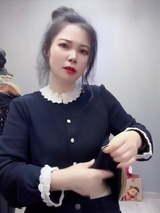 #秋季穿搭 #遮肉显瘦 #洋气减龄 #百搭 #上衣