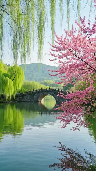 鸿蒙系统更新了130版本后又新增了沾色和马年限时水印功能。#华为手机的隐藏功能 #鸿蒙系统。