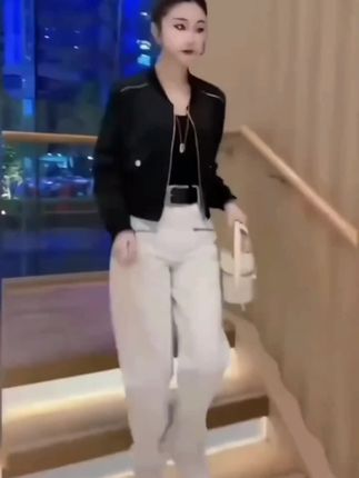 今日穿搭分享 #2025新款韩版百搭显瘦短款外套 #又美又飒 #洋气减龄,@DOU+上热门 遮肉显瘦 #怎么穿都好看 欧货2025春秋新款韩版简约时尚圆领短款外套女夹克修身显瘦上衣潮dkgi@DOU+小助手 nkdib