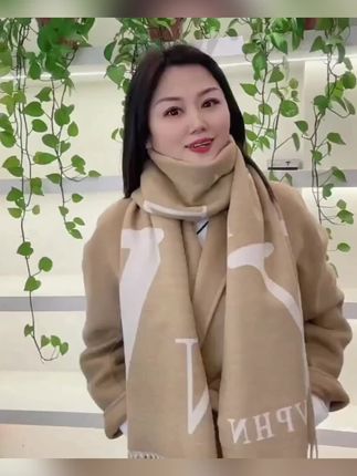 秋冬女围巾披肩 Love is long新款欧美字母秋冬女围巾披肩两用#秋冬围巾 #围巾披肩 #大围巾 #秋冬围巾女 #女款围巾披肩