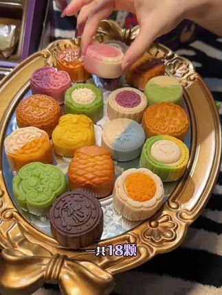 这个想买又舍不得买的月饼礼盒,每一枚精致又好看,不管是自己吃还是送人,选它准没错!现在下单还有福利哦!数量有限,先到先得,赶紧点击下方链接抢购吧!#月饼礼盒 #好物推荐🔥 #月饼可以有多好看 #强烈推荐 #中秋节