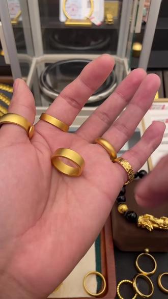 金色磨砂对戒,情侣必备时尚单品!