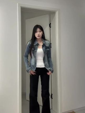 美式复古辣妹蓝色牛仔外套春秋新款修身显瘦纯欲风polo领牛仔衬衫#美式复古#辣妹穿搭 #牛仔外套#显瘦搭配#纯欲风