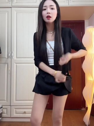 黑色百褶裙夏新款辣妹超短裙小个子高腰a字西装半身裙裤西装裙#女装 #夏季穿搭 #显高显瘦 #辣妹穿搭 #小个子穿搭