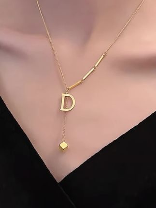 D字母简约百搭,流苏垂坠修饰颈线,显瘦又大气!#项链 #气质优雅 #钛钢项链不掉色 #高级感项链 #毛衣链 @DOU+上热门 @巨量千川