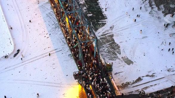 在哈尔滨,看见现实中的冰雪奇缘! #冰雪大世界