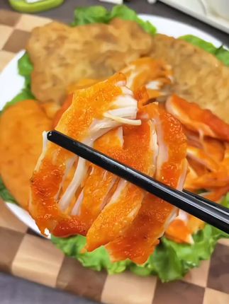 管理期我家常备这个食者道的#鸡排 ,都是整切的,想吃的时候放锅里煎5分钟就好啦!鲜嫩多汁一点也不柴,真的太好吃啦~关键早起做起来也很方便#哇又便宜又好吃#快来一起尝个鲜#妈呀太香了#大人小孩都爱吃