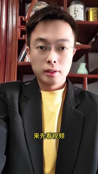 老人分两次拿纸箱,不料被旁边一个大姨抢走了 #卖破烂 #收废品 #真实事件 #社会新闻 #纸箱