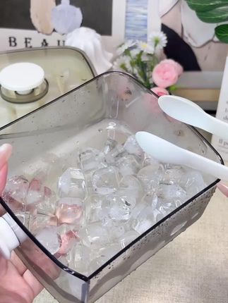 按压式冰块模具冰格带盖家用冰箱制冰盒储存盒@抖音小助手