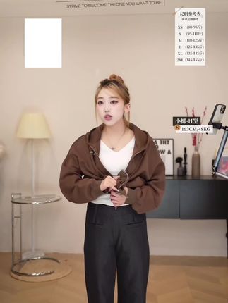 姐妹们,这裤子真的好好穿,上身很舒服,而且还是宽松直筒版型,可以很好的修饰腿型,什么胯宽腿粗、大屁股都能遮住,穿上只有裤型没有腿型!真的好喜欢这条摩斯密码阔腿裤,面料舒适垂感超好,上身只有裤型没有腿型,随意搭配都很时尚。喜欢的姐妹赶紧入手吧!#每日穿搭 #显高显瘦 #分享穿搭 #通勤搭配 #穿搭不重样