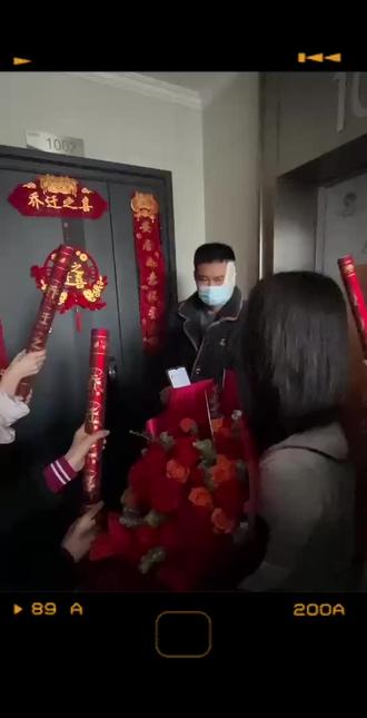 我们搬家了,乔迁大吉!福满新居…不足炫耀,却值得纪念
不负努力,不负未来,生活简简单单,平平淡淡,自己喜欢就好
新居落成,从此万家灯火终于有了属于我的那一盏灯
搬进来大吉大利,迈出去平平安安~从此风雨有归处,日子有温度。
#低调中仪式感不能少#新居落成 #乔迁之喜大吉大利 #我们搬新家了