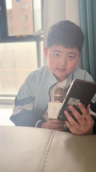 《天黑黑》原唱:孙燕姿 清澈少年音演绎经典老歌,听完心都静下来了#天黑黑 #少年翻唱 #经典老歌 #童声演唱 #青春回忆