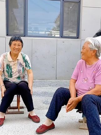 #钻石币充值 报不完的恩是妈妈的恩,还不了的情是妈妈的情,谢不了的爱是妈妈的爱。#百善孝为先 #善待老人就是善待明天的自己 #我在农村的日子 #老年生活欢乐多 @玲萱爱运动