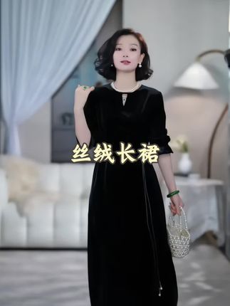 西子/【暗夜玫瑰】高级感设计感 圆领丝绒黑色连衣裙 秋冬衣橱必备单品 单穿高贵气质 叠穿保暖时尚#气质穿搭 #女装 #强烈推荐 #高级感穿搭 #显瘦遮肉